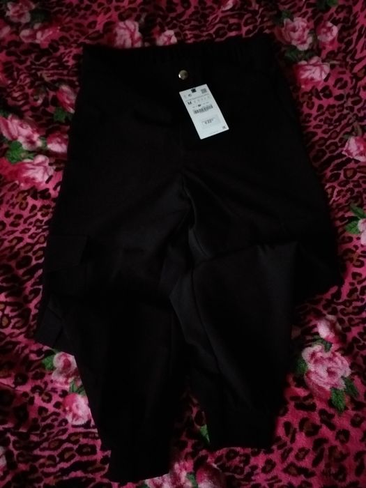 Zara  новые черные штаны с резинками  внизу