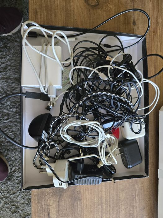 Продам зарядки провода для моб телефонов