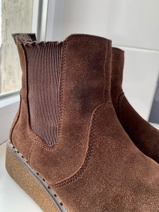 Коричневі замшеві черевики timberland челсі.