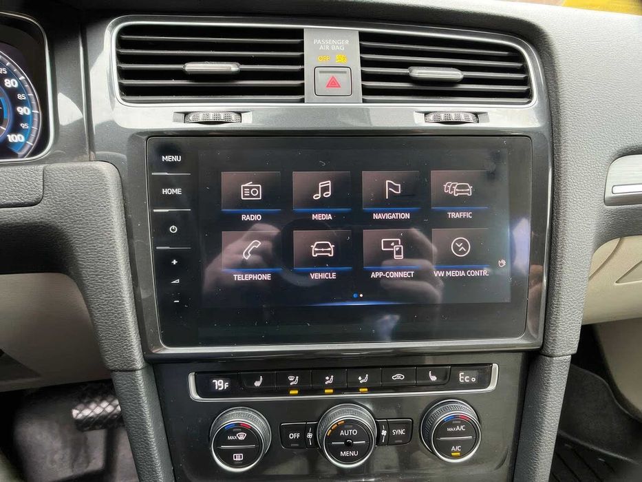 Volkswagen e-Golf      2018