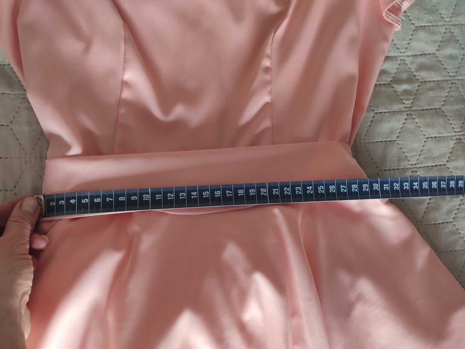 Elegancka sukienka z kokardą