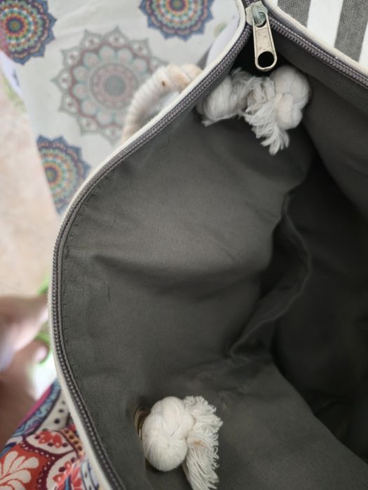 Mala de verão com fecho e bolsa interior