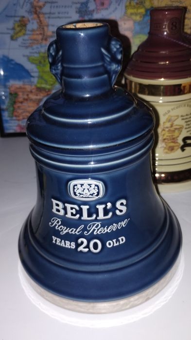 Декантер шотландського віскі Bells ,Christmas 1997,без кришки,
Old