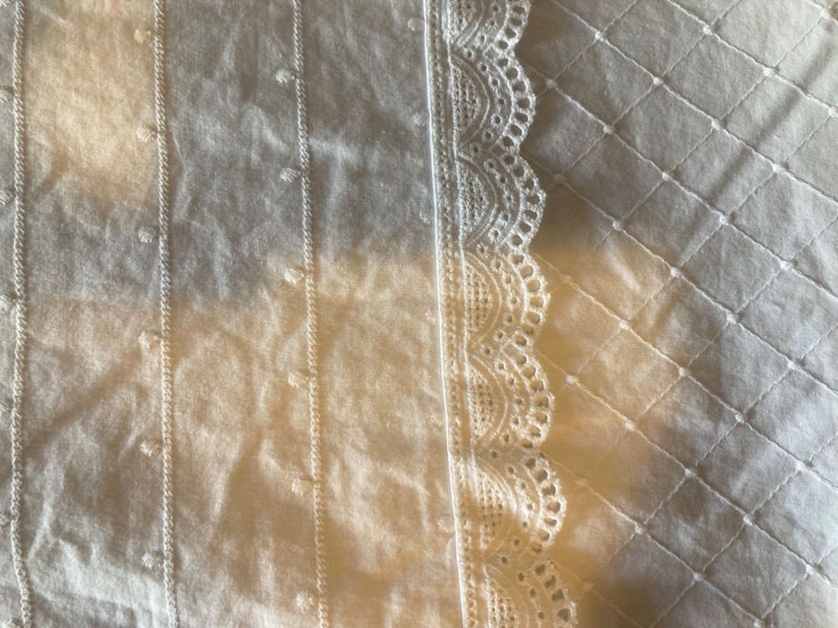 Colcha para cama de criança bordado inglês