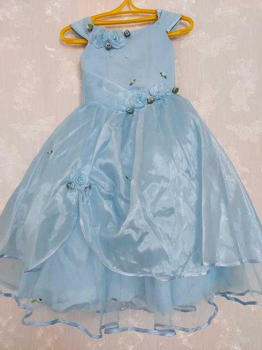 Нарядное платье на утренник или выпускной