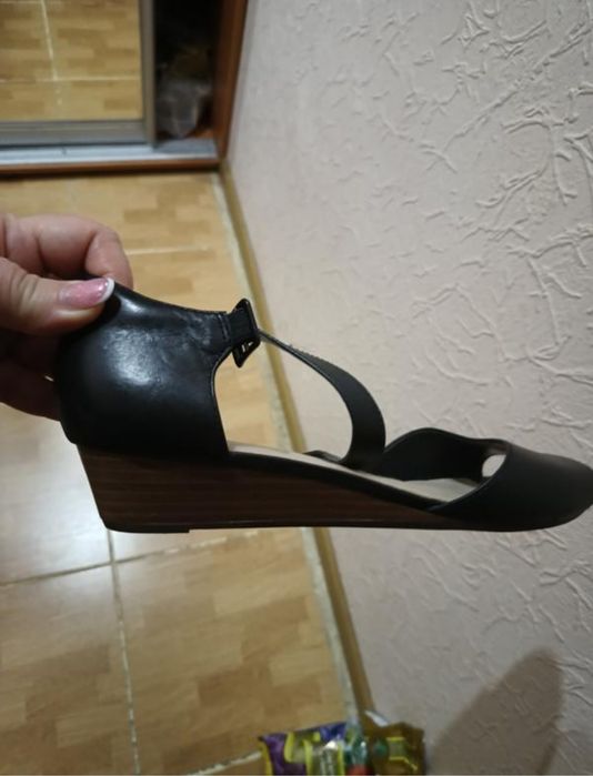 Шкіряні босоніжки  чорні