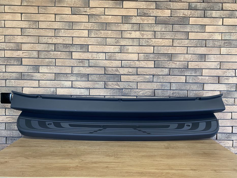 Бампер задній ступенька Mercedes Sprinter 907 Бампер під парктронікі