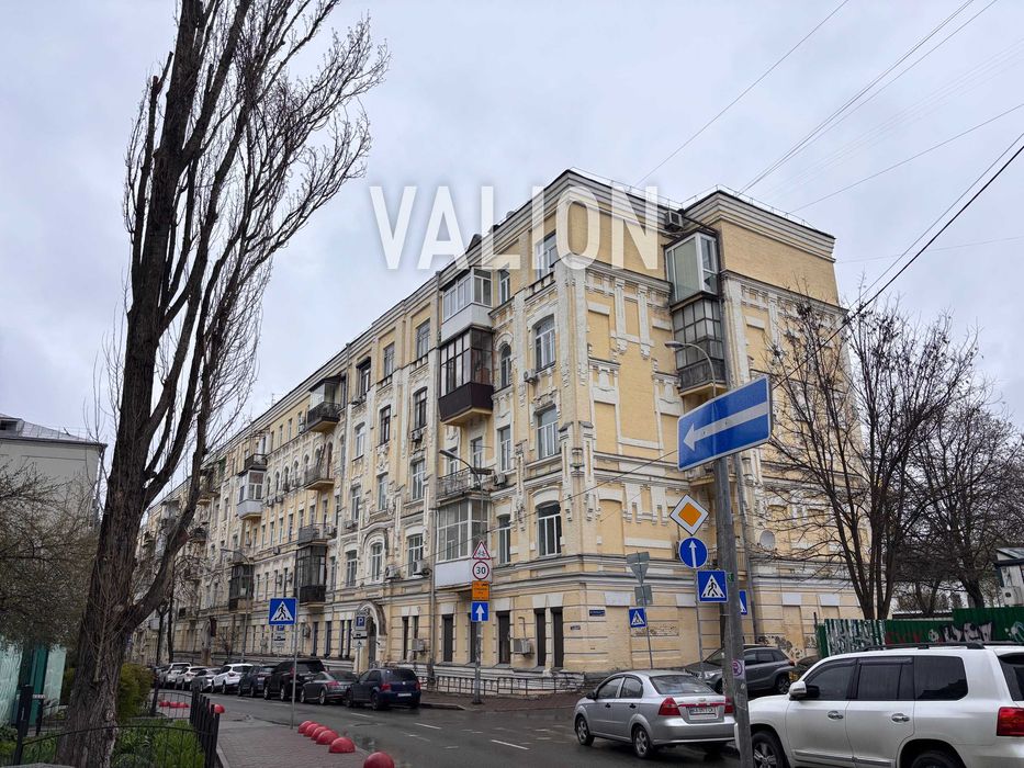 Продам 1 кімнатну квартиру в історичному центрі Києва.  Стрілецька, 7/6