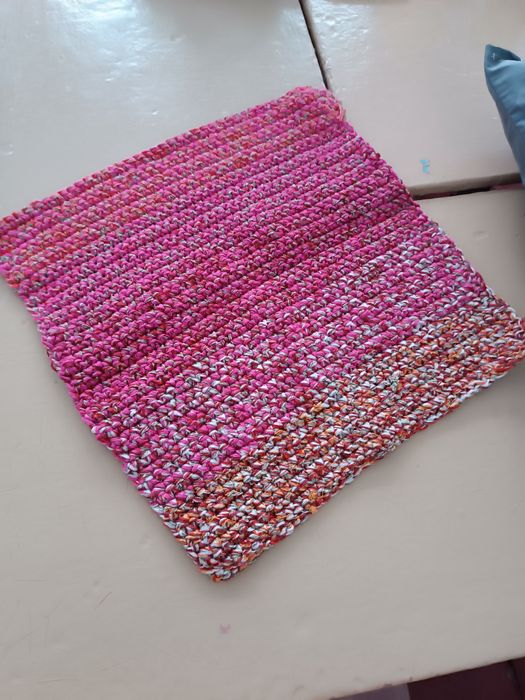 Б/у нитки та в'язані речі під розбір