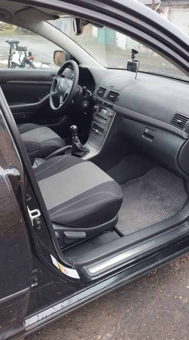 Тойота Авенсіс Універсал