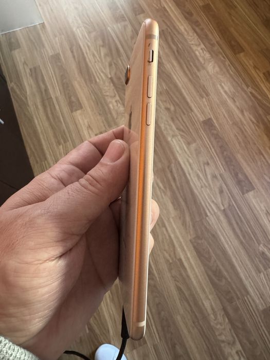 Iphone 8 plus dourado de 64GB