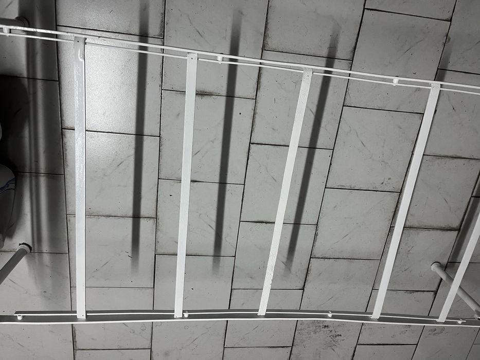 Cama de ferro antiga