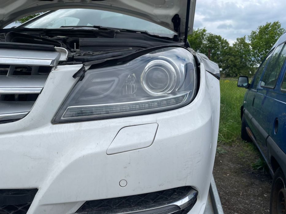 Фари Mercedes w204.