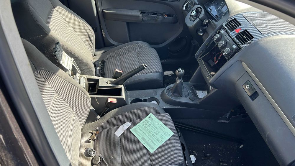 VW Touran 2.0 TDI Só Para Peças