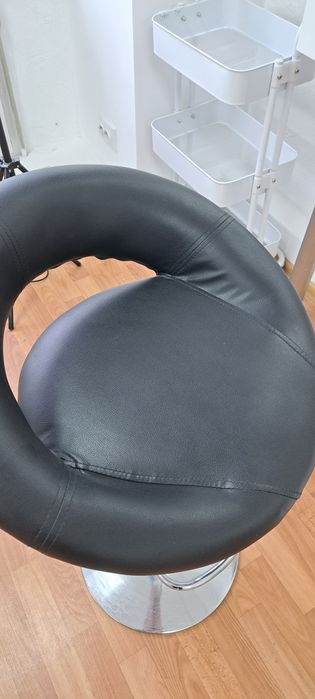 Розпродаж меблів для салону