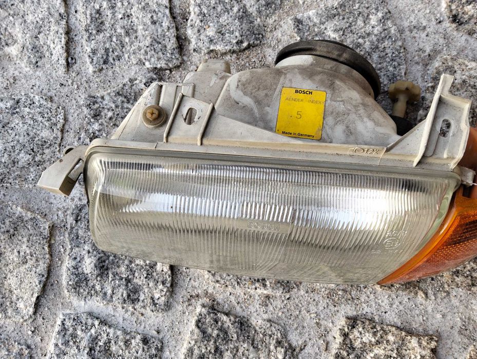 Farol / Ótica dianteiro + pisca + farolim + jante/pneu + grelha dianteira + tampões Opel Astra F