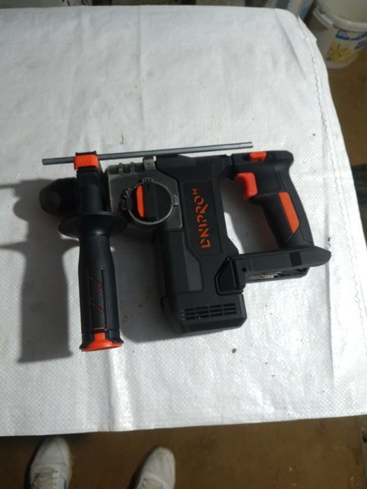 Акумуляторний перфоратор Дніпро М