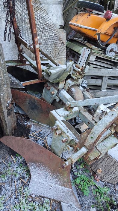 Плуг тракторний 3 корпуси