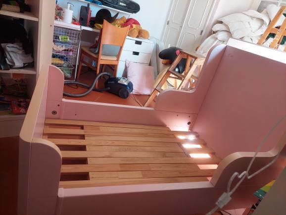 Cama extensível de cor rosa