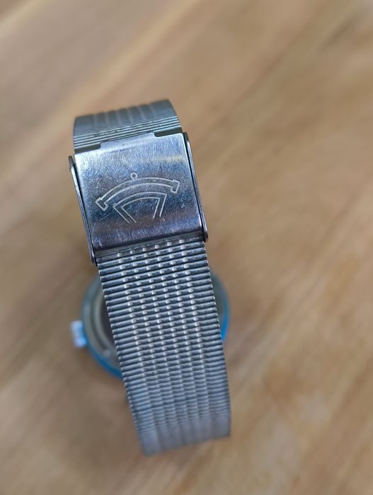 Наручниий годинник ракета. Наручные часы ракета школьные, ссср