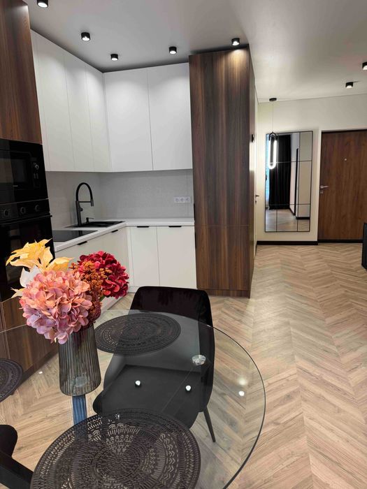 Продаю Євро 2К з новим ремонтом і технікою в Центральному парку.