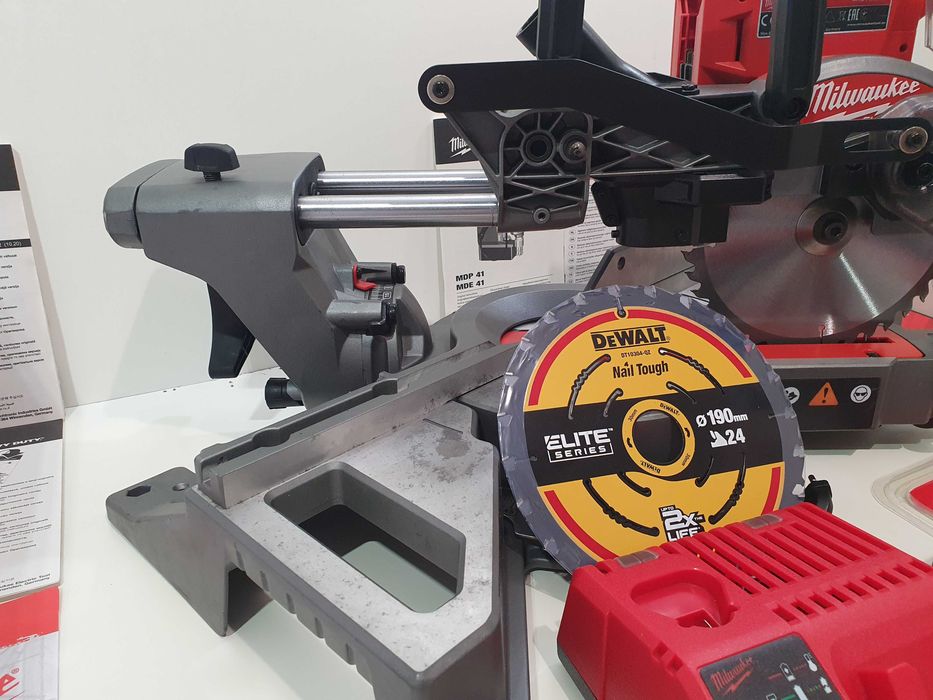Pilarka ukośnica na 18v MILWAUKEE M18 FMS 190 FUEL pily dewalt+makita