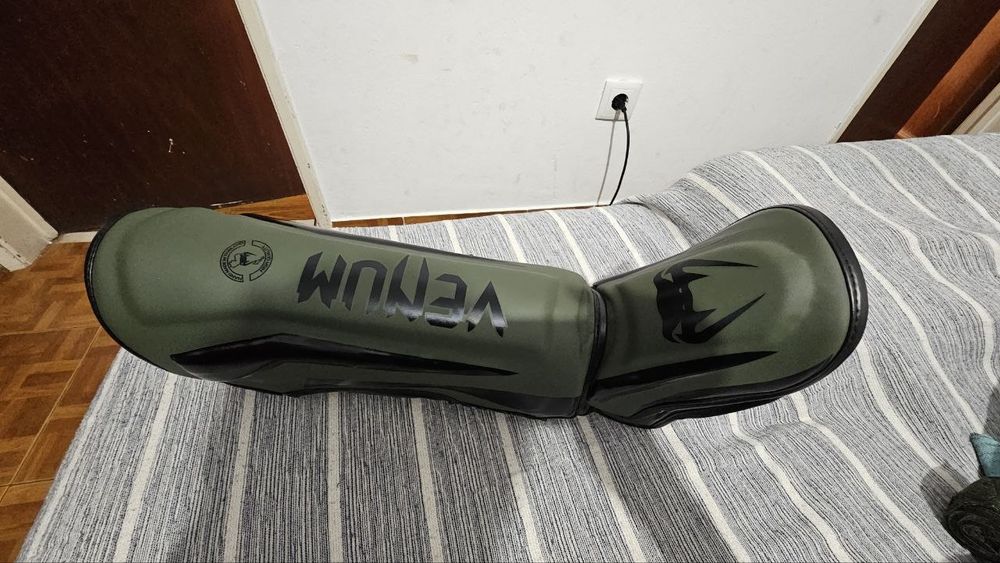 Venum Caneleiras Muay Thai elite Verde-preto