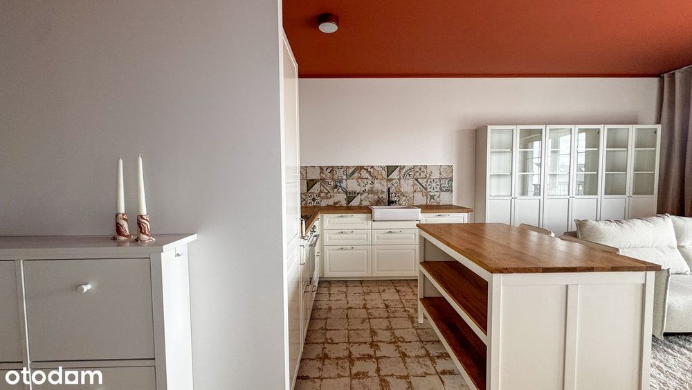 Piękne wnętrze gotowe do zamieszkania na 1 piętrze z balkonem
