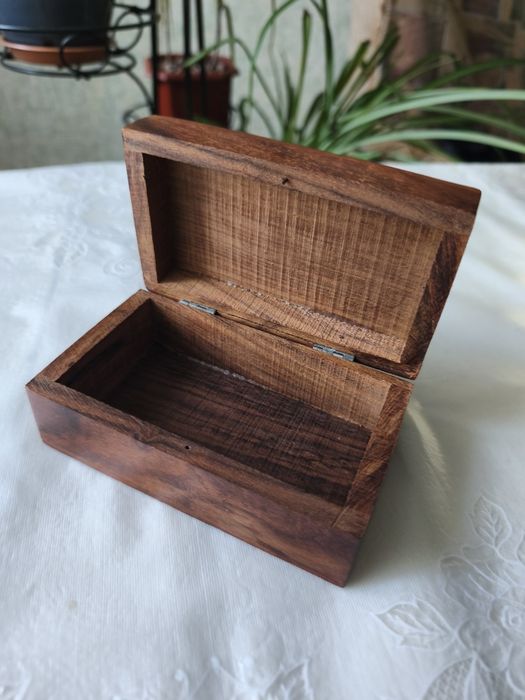 Продам шкатулку из натурального дерева