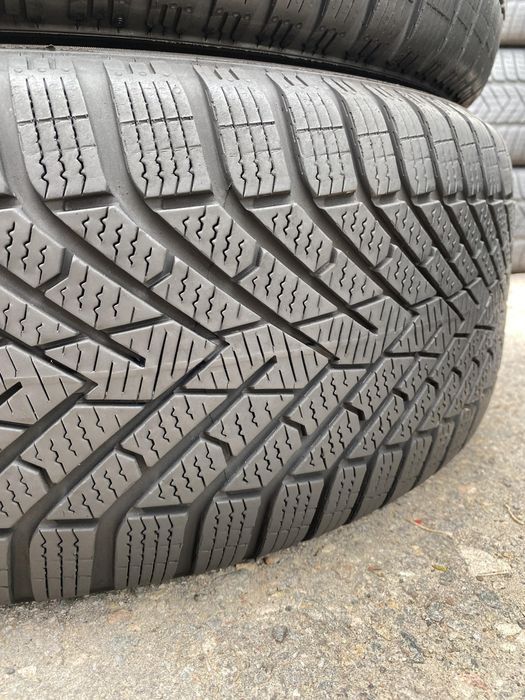 235 50 19 Pirelli Winter 2 90% Зима 2022 Гарантія