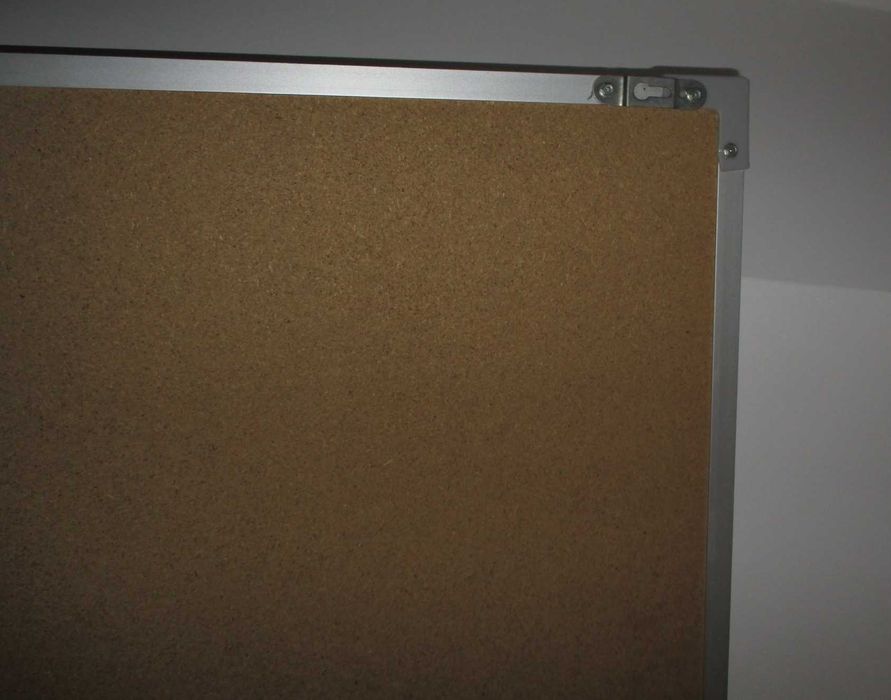 Quadro de Cortiça com Moldura em Alumínio