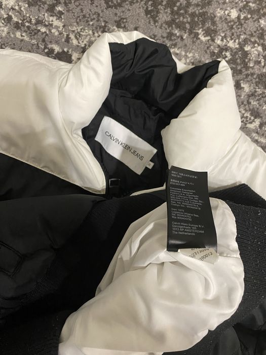 Пуховик Calvin Klein С-М розмір чорно білого кольору