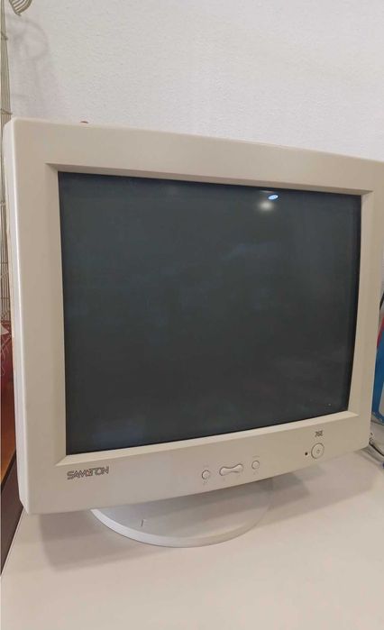 Monitor Samtron 76E
