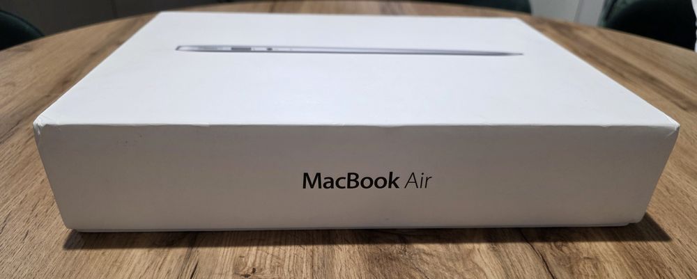 Super cienki laptop MacBook Apple A1466 13,3 cala