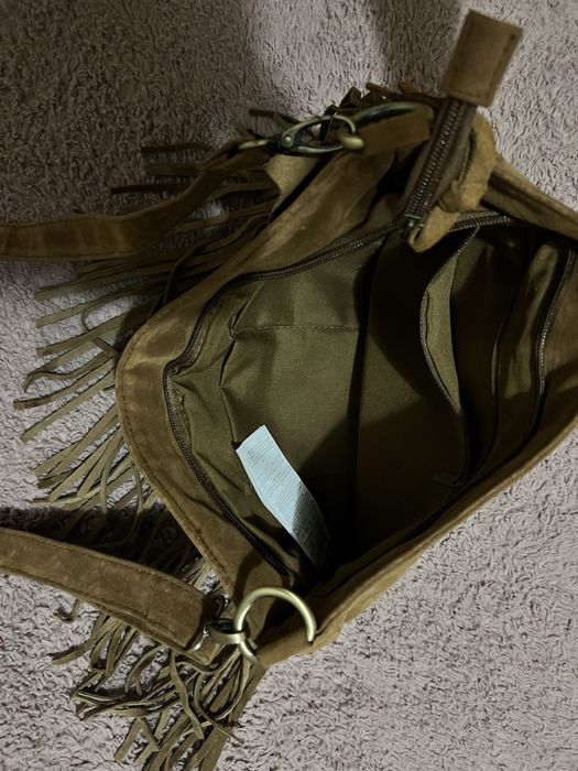 Mala trira colo com franjas.