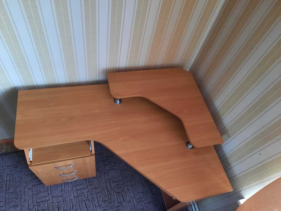 Стіл письмовий кутовий