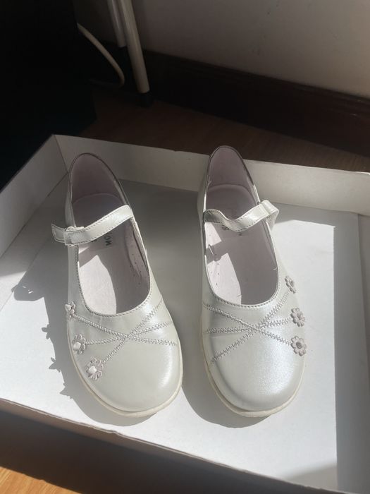 Sandalias brancas cerimonia