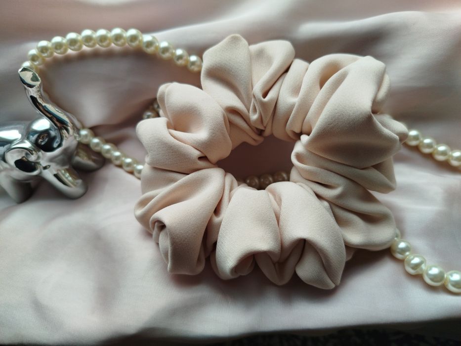 Gumka scrunchies jasny beż Crema