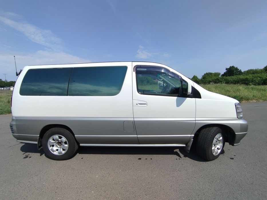 Nissan Elgrand E50