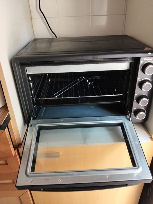 Mini forno HAEGER - em muito bom estado de conservação. Com pouco uso.