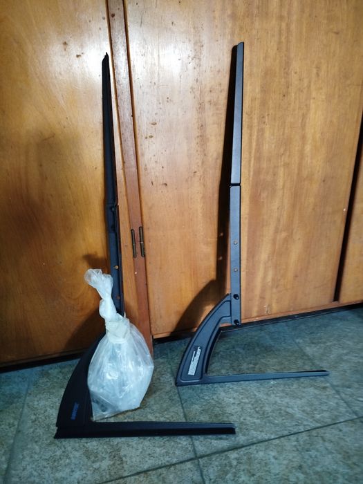 Pés universais para TV