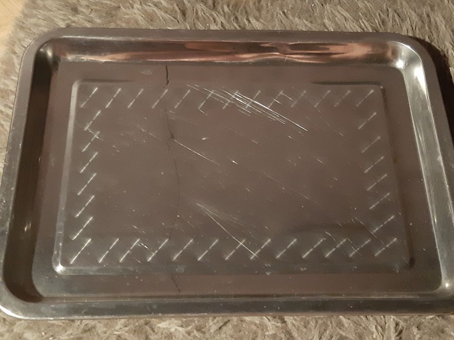 2 tace do serwowania dań