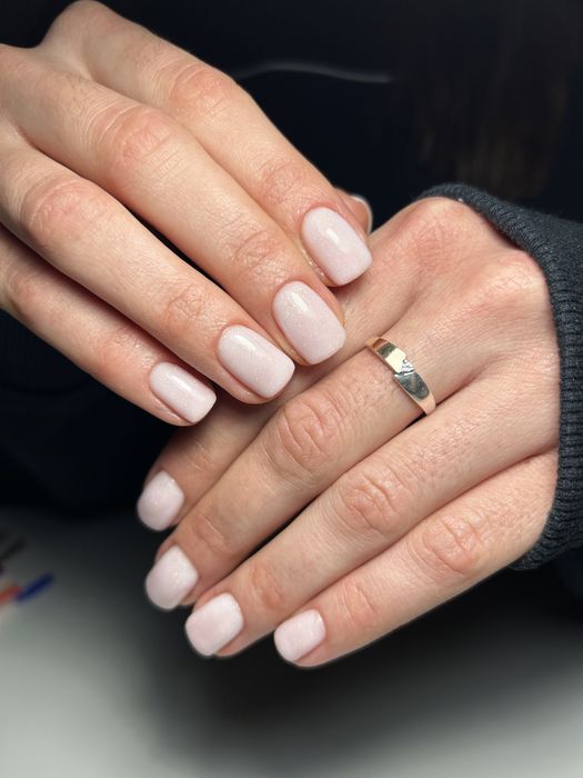 Манікюр, педикюр, нарощування нігтів