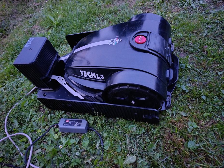Włoski robot koszący, kosiarka automatyczna Ambrogio