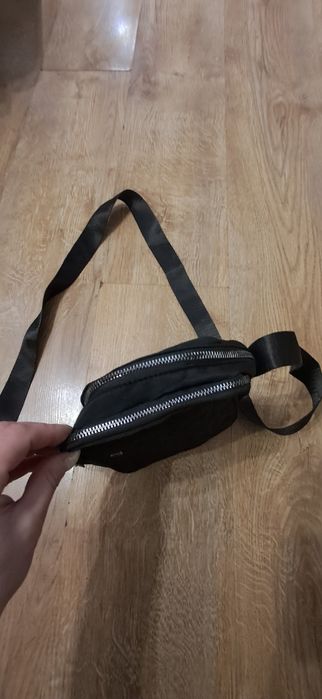 Mała torebeczka na pasku