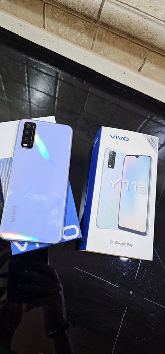 Telefon Vivo Y11S z futerałem