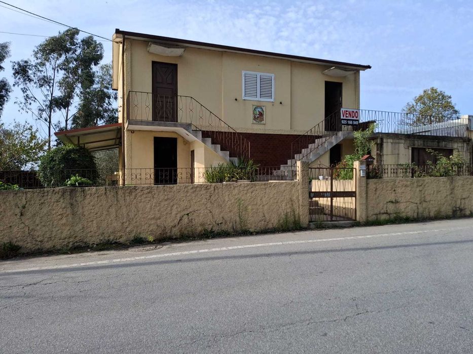 Moradia, armazém e terreno , entre Paço de Sousa e Lagares Penafiel