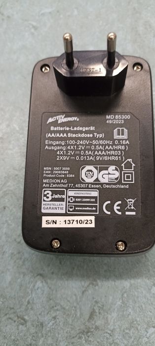 Зарядний пристрій для акумуляторів АА/ААА/9V ActiVenergy MD 85300
Опис