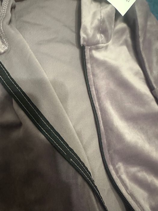 Продам новий велюровий костюм для дівчинки 146-152