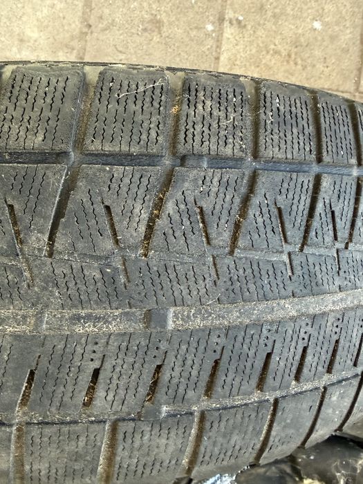 215/55/17 94s blizzak revo gz Bridgestone